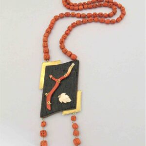 Lange Halskette in roter Koralle ''MEMENTO''