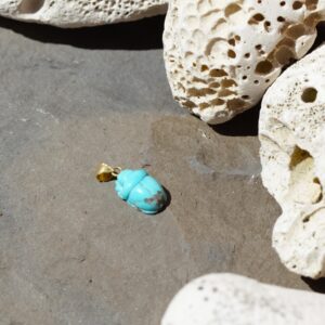 Pendente turchese e oro ”SCARABEO” – 05 – Pendente amuleto- pendente turchese – Pendente egizio- ciondolo egiziano- amuleto rinascita