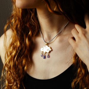 Pendente oro e Madreperla ”NUVOLA MANGA”- gioiello Japan inspired – Pendente madreperla e pietre preziose
