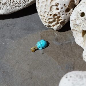 Pendente turchese e oro ”SCARABEO” – 01 – Pendente amuleto- pendente turchese – Pendente egizio- ciondolo egiziano- amuleto rinascita (Copia)