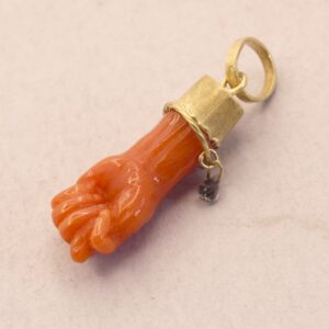 Koraal amulet ”MANUFICA”-02-  Koraal en gouden talisman- met de hand gevuist met mediterraan koraal- Italiaans amulet